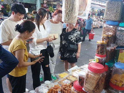 Phát triển các chợ truyền thống thành chợ du lịch theo hướng hiện đại