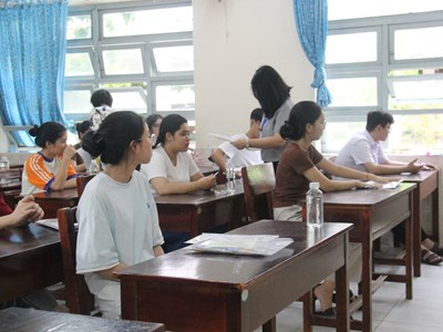 Hơn 13.000 thí sinh hoàn thành môn thi tốt nghiệp THPT đầu tiên