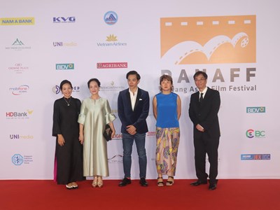 Nhiều diễn viên, nghệ sĩ được yêu thích xuất hiện tại thảm đỏ 