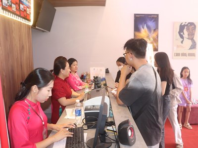  Rạp Lê Độ kín ghế trong buổi công chiếu đầu tiên