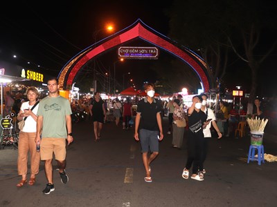 Đà Nẵng: Gia hạn thời gian hoạt động chợ đêm Sơn Trà đến hết tháng 9