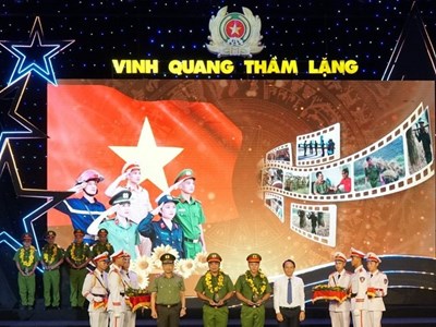 Biểu dương, khen thưởng 79 tấm gương công an xã tiêu biểu