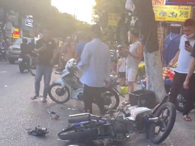  Ô tô tông nát 6 xe máy dưới lòng đường, một người nhập viện