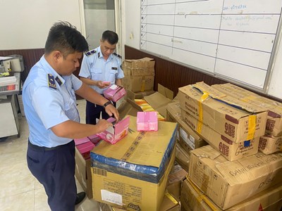 Đà Nẵng: Phát hiện, tạm giữ hơn 1.800 bánh trung thu nhập lậu