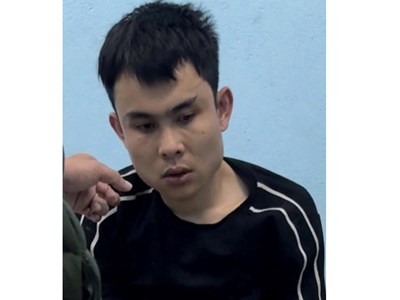 Lừa bán vé máy bay qua mạng, chiếm đoạt tài sản của hơn 40 người