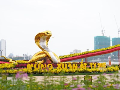 Chiêm ngưỡng biểu tượng rắn năm Ất Tỵ tại Đà Nẵng
