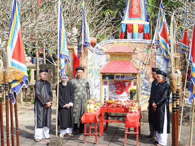 Lễ hội đình làng Túy Loan thu hút đông đảo người dân và du khách