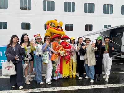 Tàu Adora Cruise mang theo 2.400 du khách đến cảng Tiên Sa 