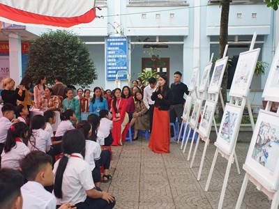 Triển lãm nghệ thuật phục vụ học sinh: “Đà Nẵng những ngày sau Giải phóng và hôm nay” 