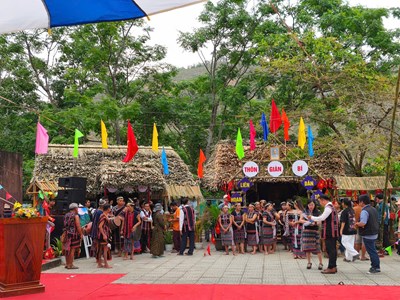 Sôi nổi “Liên hoan văn hóa - thể thao và phục dựng lễ hội truyền thống người Cơ Tu năm 2025”