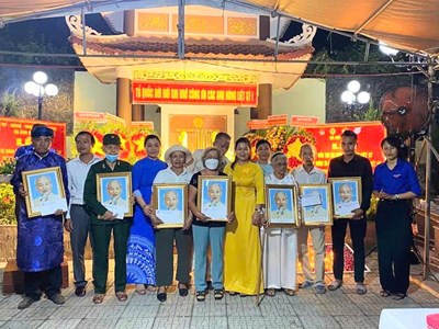 Đồng bào Cơ Tu đoàn kết theo lời Bác Hồ dạy