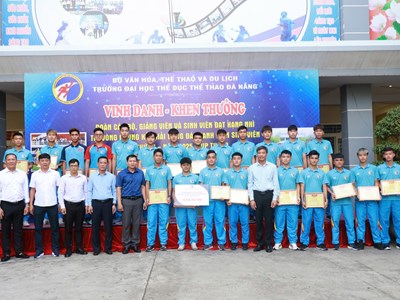 Trường Đại học Thể dục thể thao Đà Nẵng khen thưởng đoàn giảng viên, sinh viên 