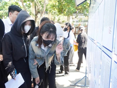 Vắng 137 thí sinh dự thi môn Ngữ văn