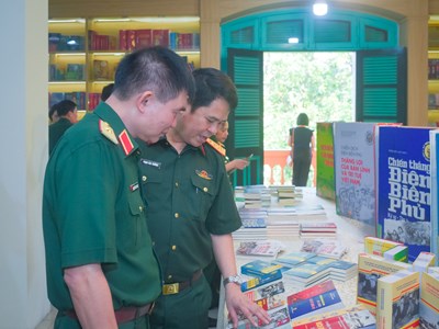 Ra mắt bộ sách Kỷ niệm 70 năm Chiến thắng Điện Biên Phủ