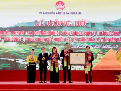 Thị xã Nghĩa Lộ đón Bằng chứng nhận Lễ Xên đông là Di sản văn hóa phi vật thể quốc gia