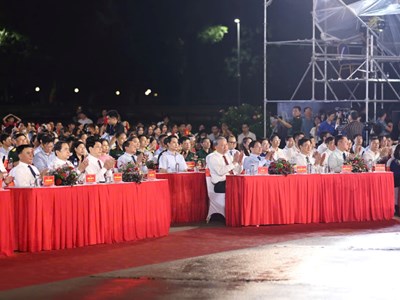 Lãnh đạo Đảng, Nhà nước dự chương trình nghệ thuật đặc biệt “Người là Hồ Chí Minh”