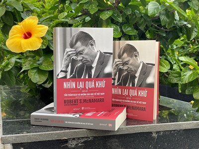 Ra mắt sách “Nhìn lại quá khứ - Tấn thảm kịch và những bài học về Việt Nam”
