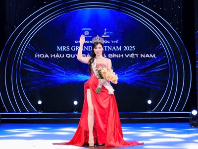 Nguyễn Thị Thưa đăng quang Mrs Grand Vietnam 2025