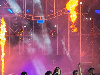 Hồ Ngọc Hà, Jack 97 cùng nhạc sĩ Tạ Duy Tuấn “cháy” hết mình trong concert “Hạ vải” tại Bắc Ninh