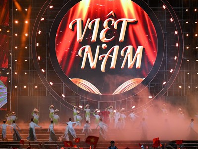 Sân khấu Mỹ Đình bùng nổ cùng “Tự hào là người Việt Nam”