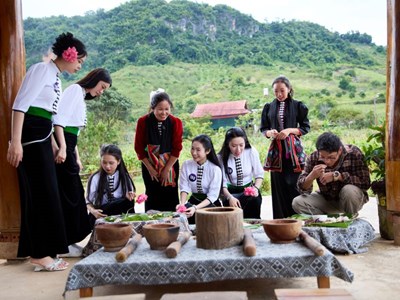Thí sinh “Hoa hậu Du lịch Dân tộc Việt Nam 2025” trải nghiệm văn hóa Mộc Châu