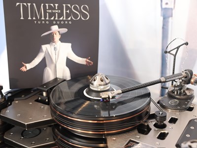 Tùng Dương và hành trình đối thoại với những tình khúc bất hủ