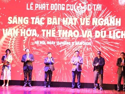 Sáng tác bài hát về chính ngành mình đang công tác là thử thách nhưng cũng rất vinh quang