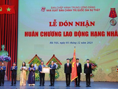 Nhà xuất bản Chính trị quốc gia Sự thật đón nhận Huân chương Lao động hạng Nhất