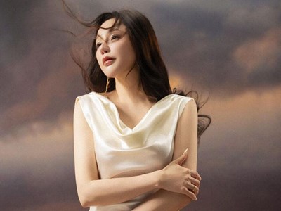Hồ Quỳnh Hương trở lại đường đua album với “Khi em hát”