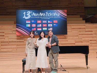 Ca sĩ Bích Hồng làm giám khảo “Asia Arts Festival lần thứ 13” tại Singapore