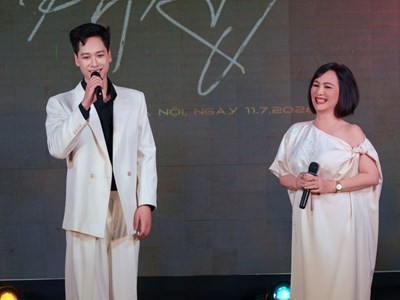 Á vương Minh Tuấn chính thức lấn sân ca hát sau đăng quang