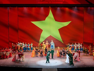 “Đất nước thiên hùng ca” và cách kể lịch sử bằng ngôn ngữ sân khấu hiện đại