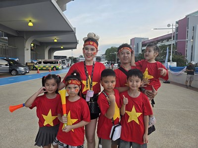 Cảm xúc vỡ òa của các CĐV sau khi U22 Việt Nam vào Chung kết SEA Games 33