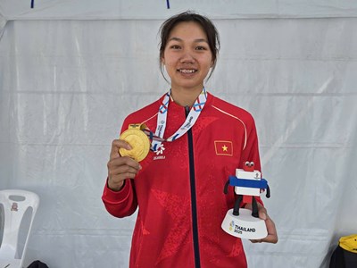 Tay chèo 19 tuổi Hồ Thị Duy giành HCV thứ tư cho Rowing Việt Nam 