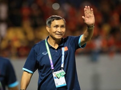 HLV Mai Đức Chung chia tay tuyển bóng nữ Việt Nam