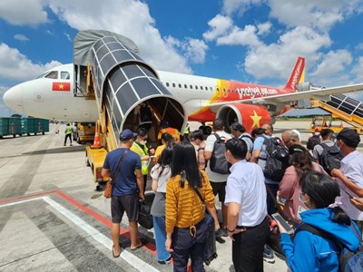 Vé tàu xe, máy bay dịp Tết Nguyên đán Bính Ngọ 2026 đắt đỏ và khan hiếm?