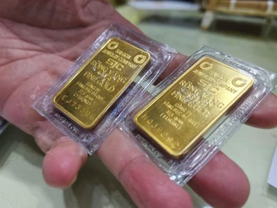 Giá vàng miếng SJC chạm mốc 176,5 triệu đồng/lượng, vàng thế giới vượt 5.000 USD/ounce