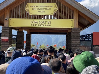  Fansipan rộn ràng bước chân du xuân những ngày đầu năm