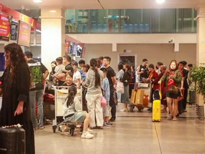 Sân bay Tân Sơn Nhất đón hơn 171.000 hành khách trong ngày mùng 7 Tết 