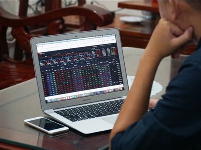 Thị trường chứng khoán rung lắc mạnh 