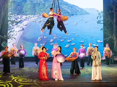 Lần đầu tiên xiếc - cải lương - ca múa nhạc hội ngộ trên cùng một sân khấu