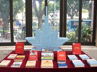 Trưng bày hơn 300 tài liệu về Quốc hội Việt Nam chào mừng bầu cử