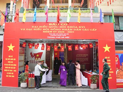 Cử tri Hà Nội đi bầu cử tại các “địa chỉ đỏ”