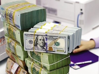 Giá USD ngân hàng bán ra tăng kịch trần