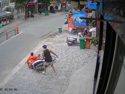 Công an TP.HCM điều tra vụ nam thanh niên hành hung nữ shipper