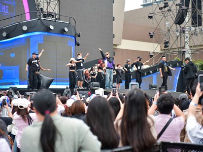 Cận cảnh buổi soundcheck “rực lửa” của Trạm Yêu Concert 4