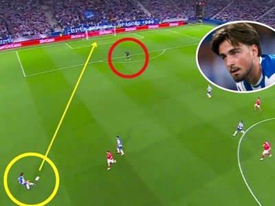 Cú phản lưới nhà từ khoảng cách 40m khiến Porto đánh rơi chiến thắng