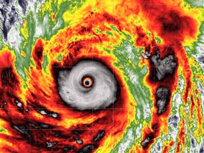 Siêu bão Sinlaku tiếp tục tăng cấp