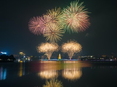 Pháo hoa rực sáng Đất Tổ chào mừng Giỗ Tổ Hùng Vương