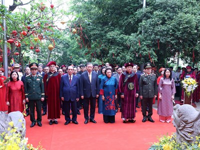 Tổng Bí thư, Chủ tịch nước Tô Lâm dâng hương tri ân Vua Hùng